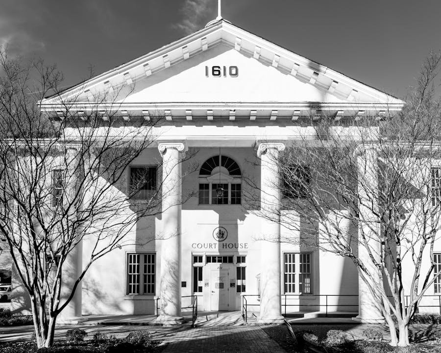 Black-and-white photograph of a historic American courthouse facade.